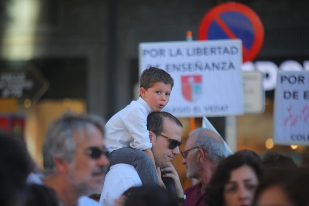 Manifestación a favor de la escuela concertada