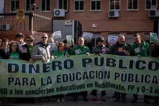 Concentraciones contra la concertación de la educación en Aragón.