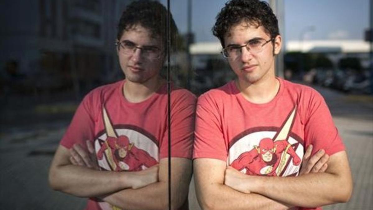 El joven Álex Salinas, que no podrá ser padrino de su sobrino de siete meses, fotografiado ayer en Cádiz.