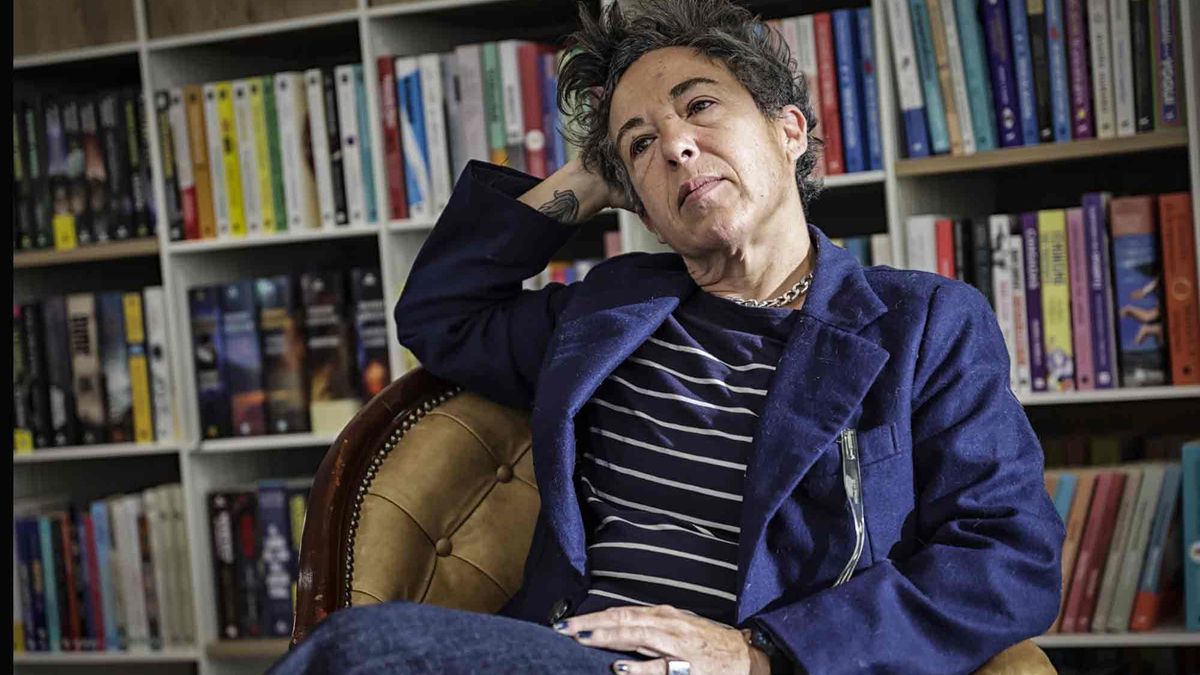 La escritora argentina Gabriela Cabezón Cámara, autora de 'La Virgen Cabeza', en Barcelona.
