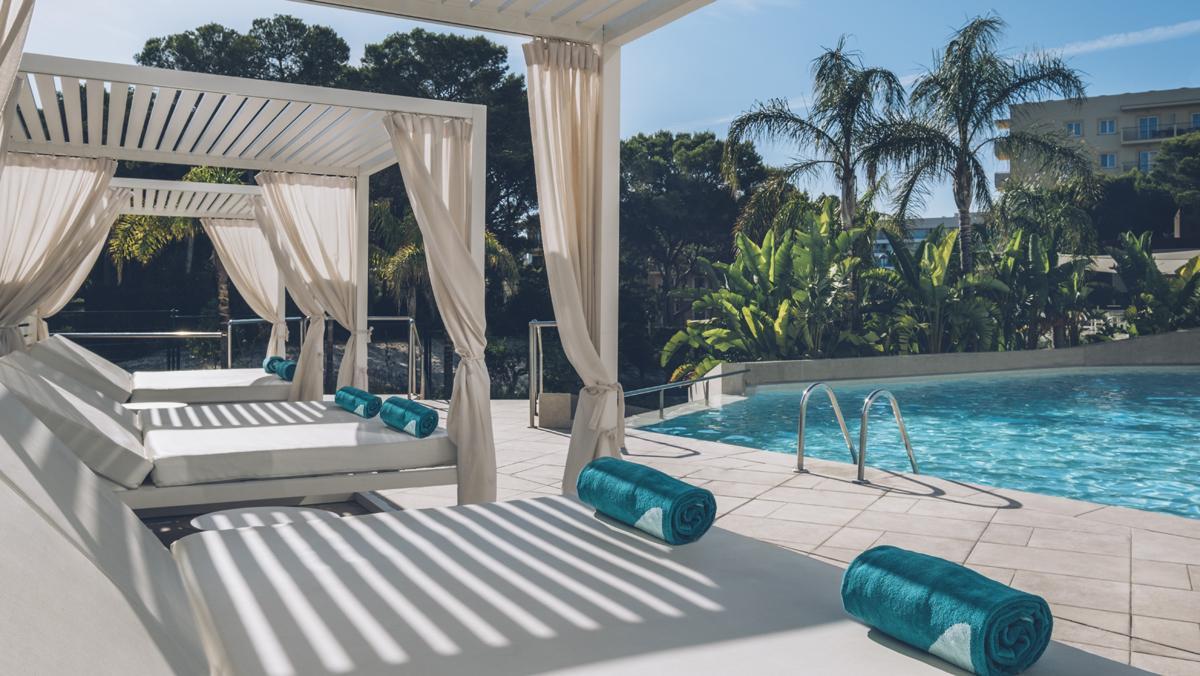 Piscina principal del complejo Iberostar Selection Llaut Palma