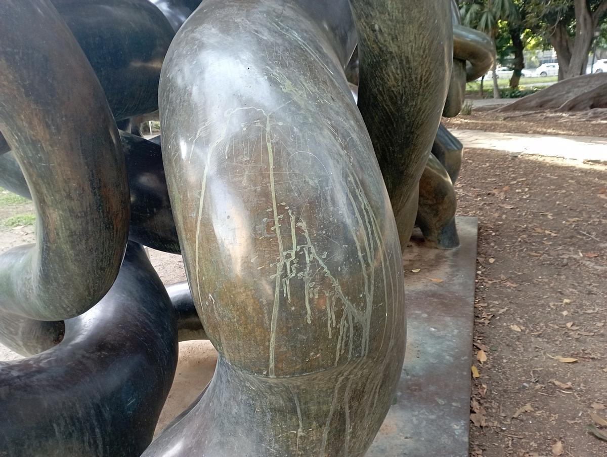 Detalle del monumento a Picasso, esta semana.