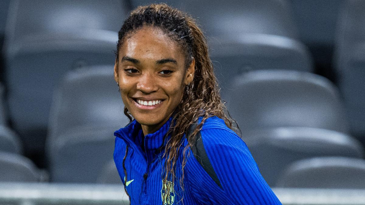 Salma Paralluelo en la previa del partido ante el Hammarby