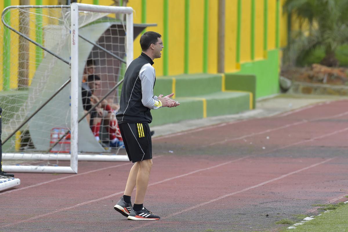 Partido de Tercera entre el Arucas y el Santa Úrsula, en imágenes