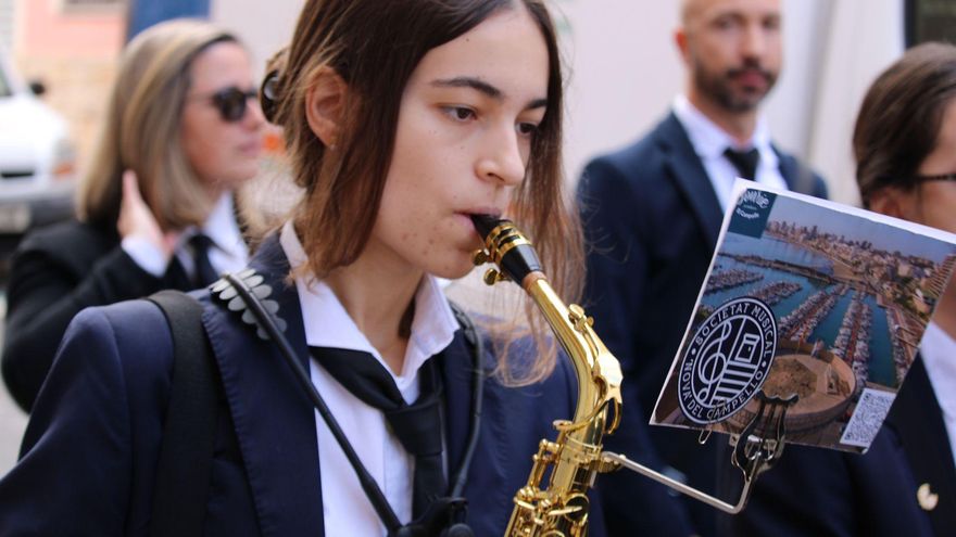 La Societat Musical La Nova de El Campello sigue creciendo e incorpora a tres nuevas saxofonistas