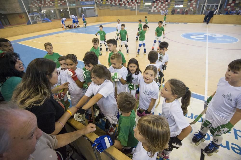 El equipo de hockey sobre patines presenta en el Palacio de los Deportes de Riazor las equipaciones para la temporada. La primera seguirá siendo verdiblanca y la segunda, blanquiazul como la del Dépor