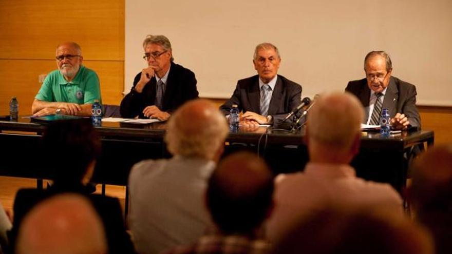 Javier Gancedo, Tomás Sanchís, Antonio Sabino y José Luis Poyal, ayer, durante la jornada sobre siderurgia