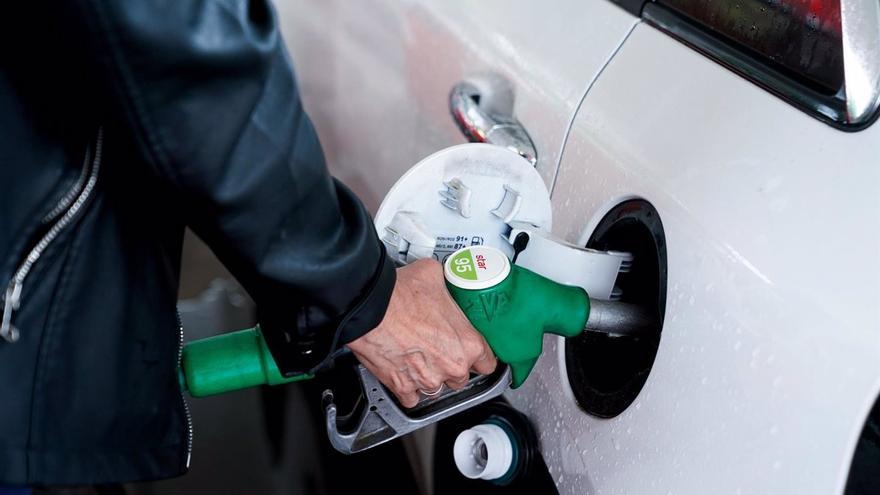 Las gasolineras de Málaga lamentan la supresión del descuento y piden la reducción del IVA de los carburantes