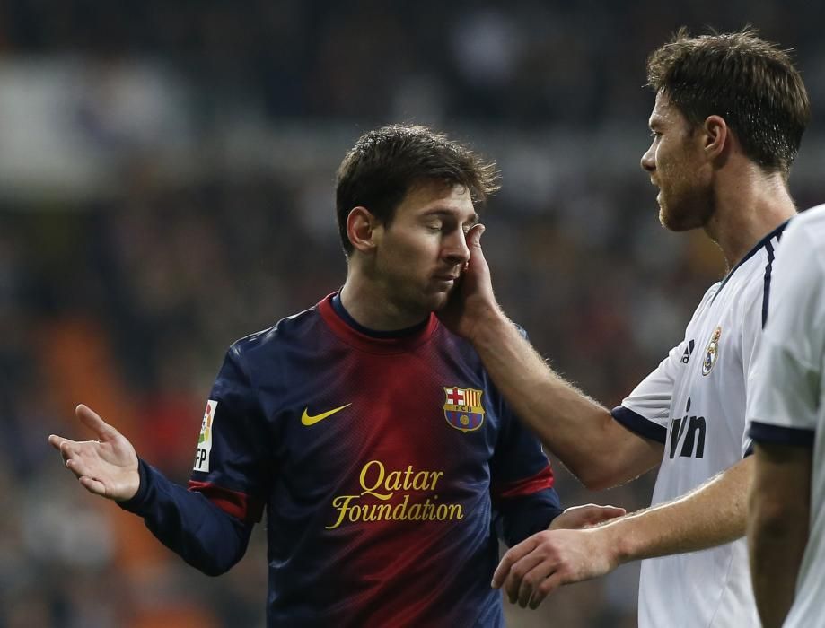 Real Madrid's Alonso touches Barcelona's Messi's ...