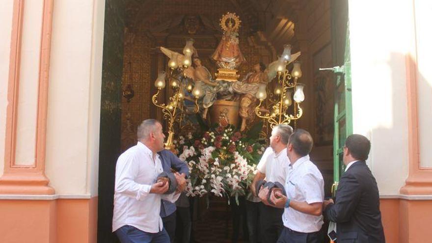 Almenara vive la tradición con el traslado de la imagen de la patrona