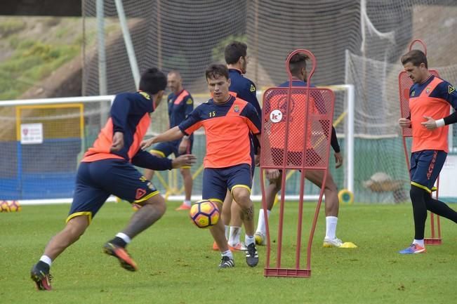 Entrenamiento de la UD Las Palmas en la mañana ...