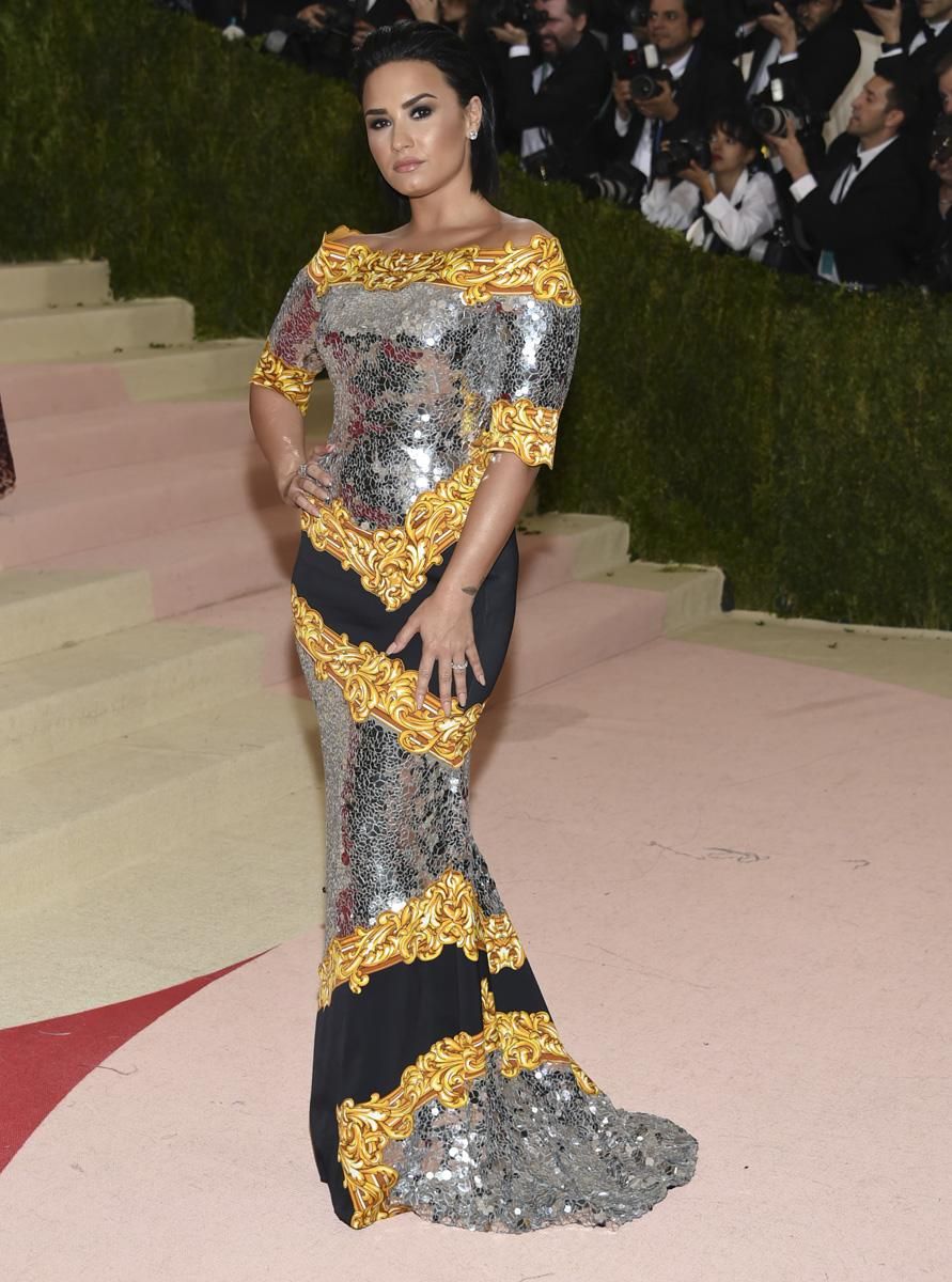 Los mejor y peor vestidos en la Gala Met 2016, Demi Lovato.
