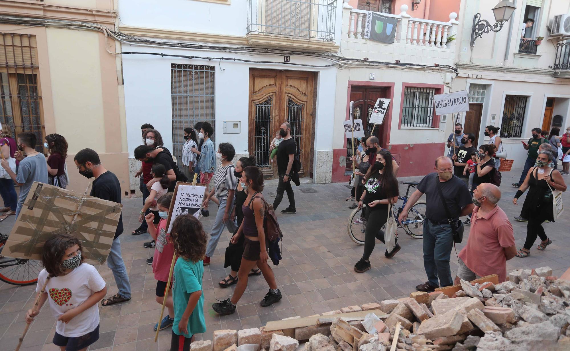 Protesta de los vecinos de Benimaclet contra el vallado de solares ocupados