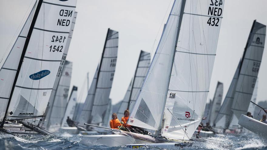 L&#039;Europeu de catamarans arriba a l&#039;equador amb molta igualtat entre grecs, belgues i espanyols a Sant Pere