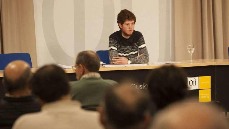 Javier González Larrea, ayer, durante su conferencia en la sede de la Fundación Gustavo Bueno.