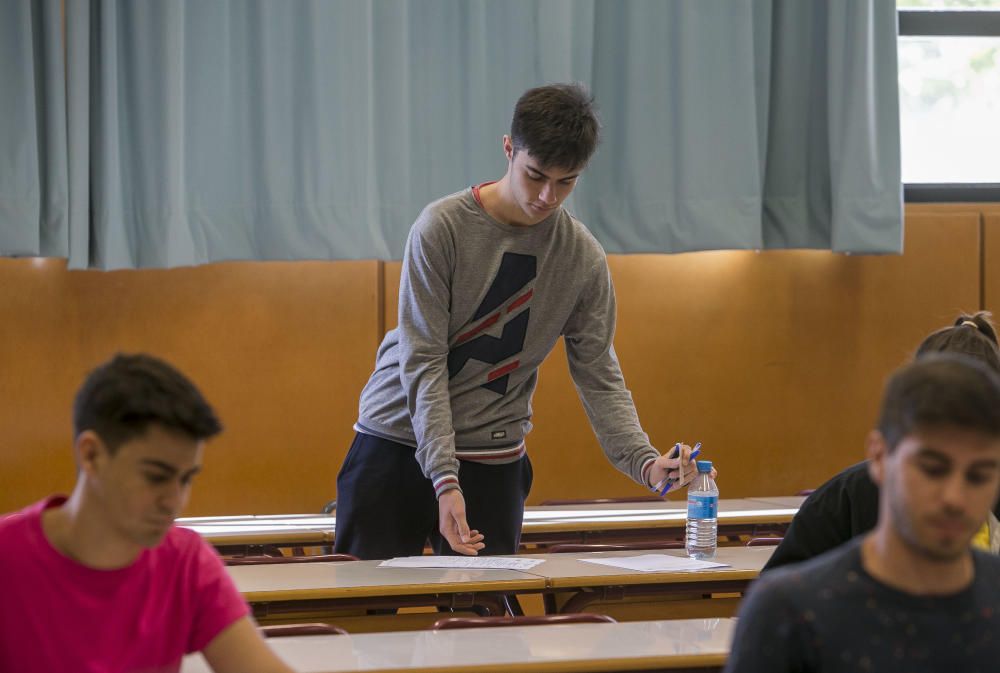 En la Universidad de Alicante se han examinado 3.494 estudiantes.