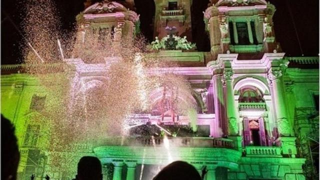 Fiesta de Nochevieja en la plaza del Ayuntamiento. | LEVANTE-EMV