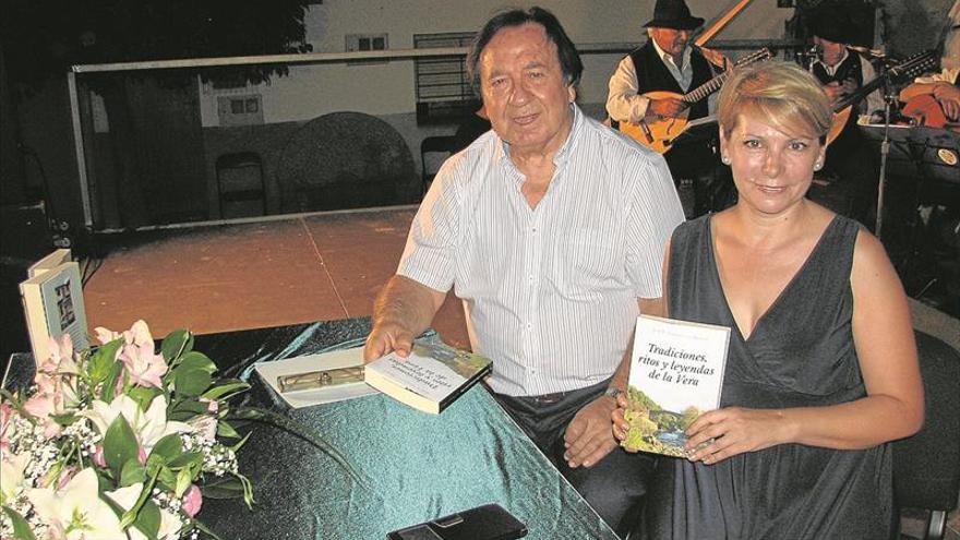 Serradilla aúna en un libro los ritos, tradiciones y leyendas de la zona