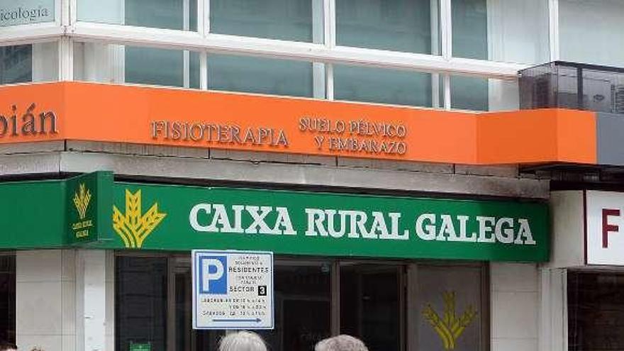 Exterior de una oficina de Caixa Rural Galega en A Coruña.