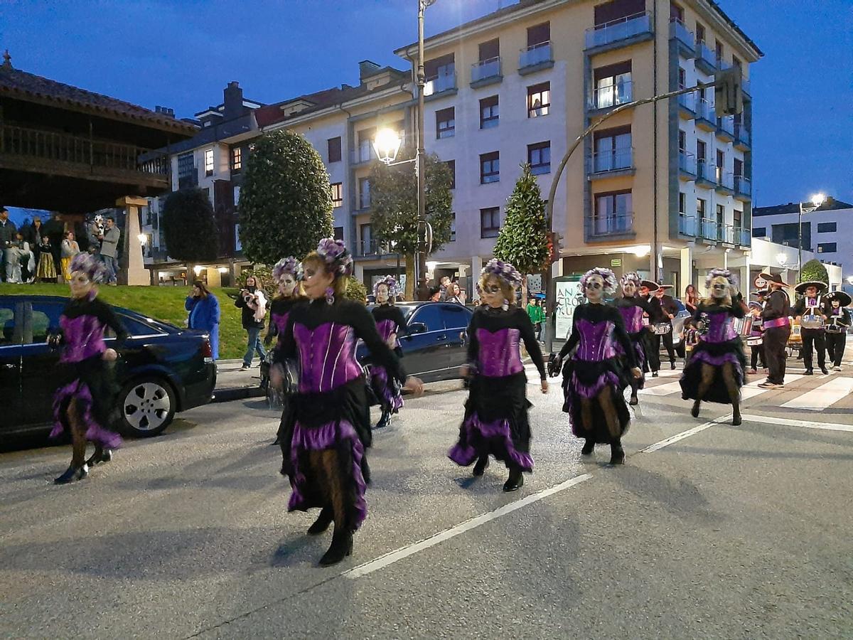 Llanera festeja un Antroxu infantil de récord Llanera festeja un Antroxu infantil de récord
