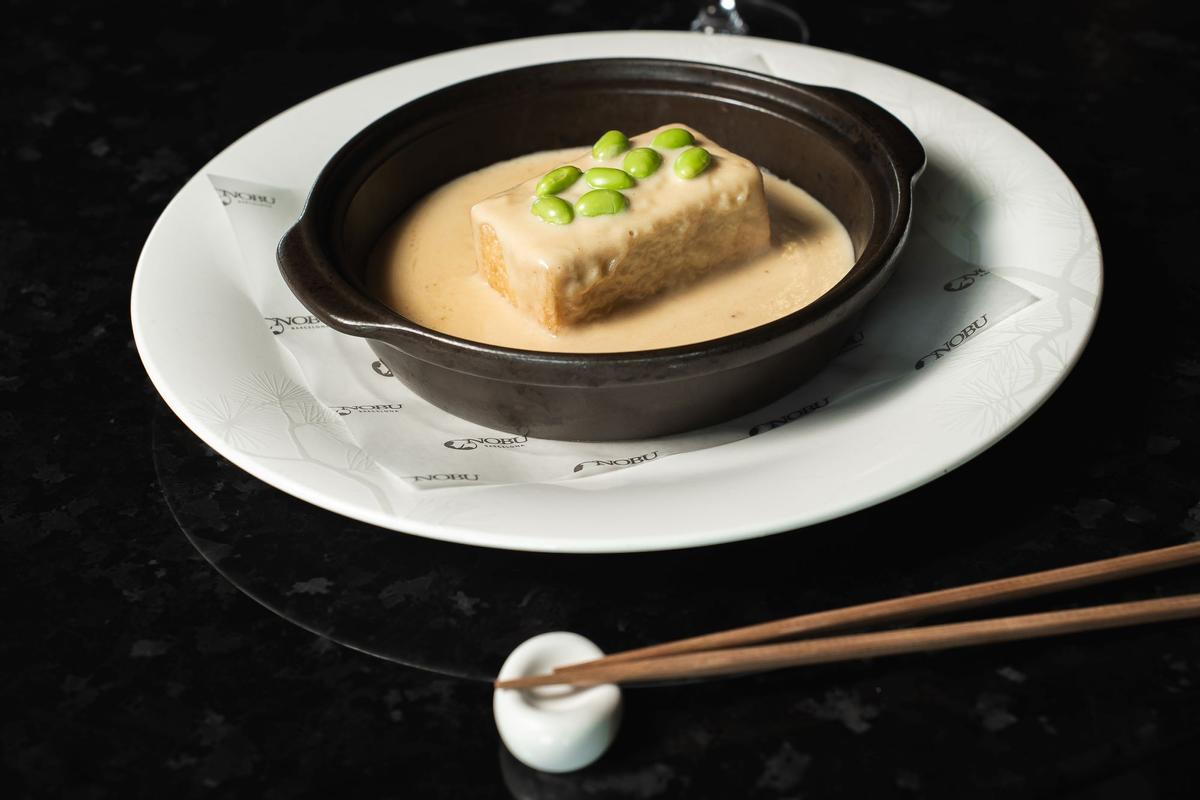 El Tofu mascarpone miso es una de las opciones veganas de la carta del Nobu Barcelona
