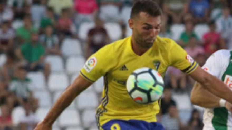 El Cádiz falla tres penaltis frente a Osasuna