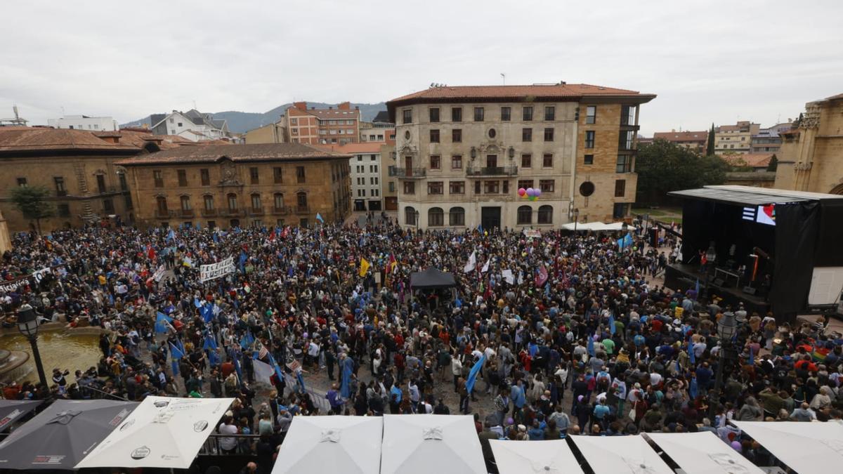 Los partidarios de la cooficialidad del asturiano se manifiestan en Oviedo