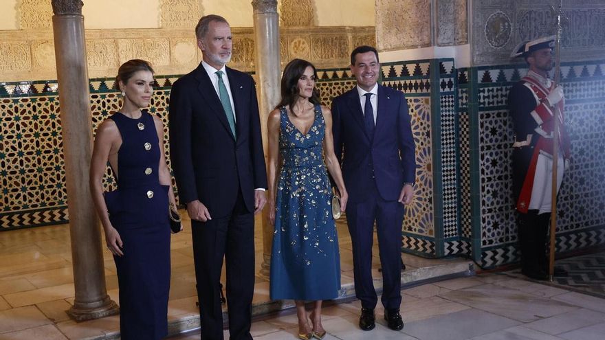 Espectacular vestido joya de Carolina Herrera, la elección de Letizia para la cena de gala del Alcázar en Sevilla