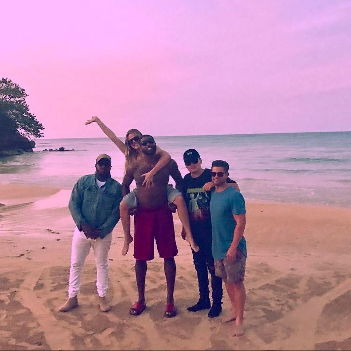 Khloe Kardashian con Tristan Thompson y unos amigos en el Caribe