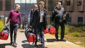 Pla general de Jordi Cuixart  Josep Rull  Jordi Sanchez i Oriol Junqueras sortint de la preso de Lledoners durant el seu trasllat a Madrid pel judici de l 1-O l 1 de febrer de 2019 (Horitzontal) Generalitat de Catalunya ACN