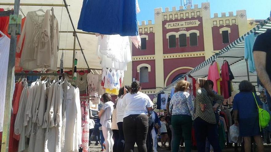 El mercadillo de la plaza de toros, pendiente de los permisos del Consorcio para seguir