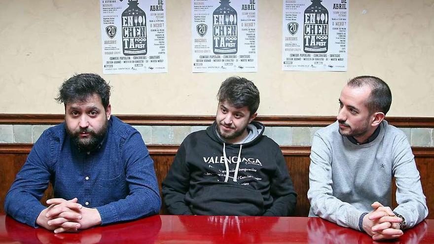 Gonzalo Pose, Óscar Rivas y Antonio Sanmartín, ayer, en Argentinos Burguer. // Bernabé/J. Carlos Asorey