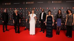 Posado de la junta de la Acadèmia del Cinema Català en la alfombra roja, en el MNAC.