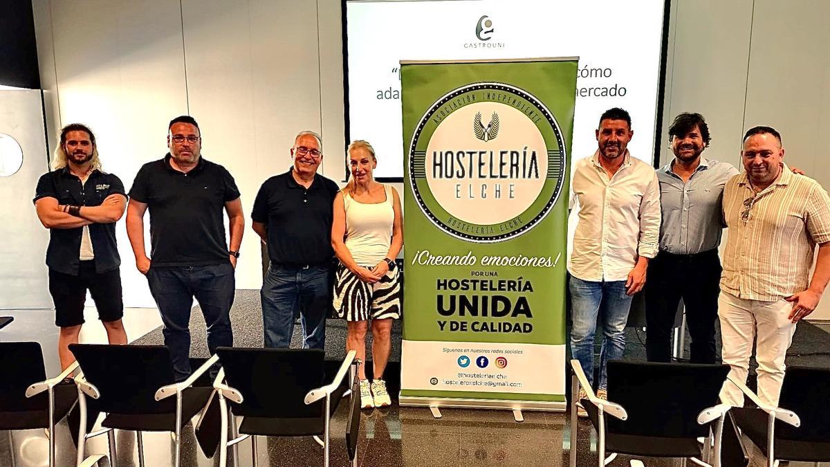 Los responsables de la nuevo junta directiva de la Asociación Hostelería Elche