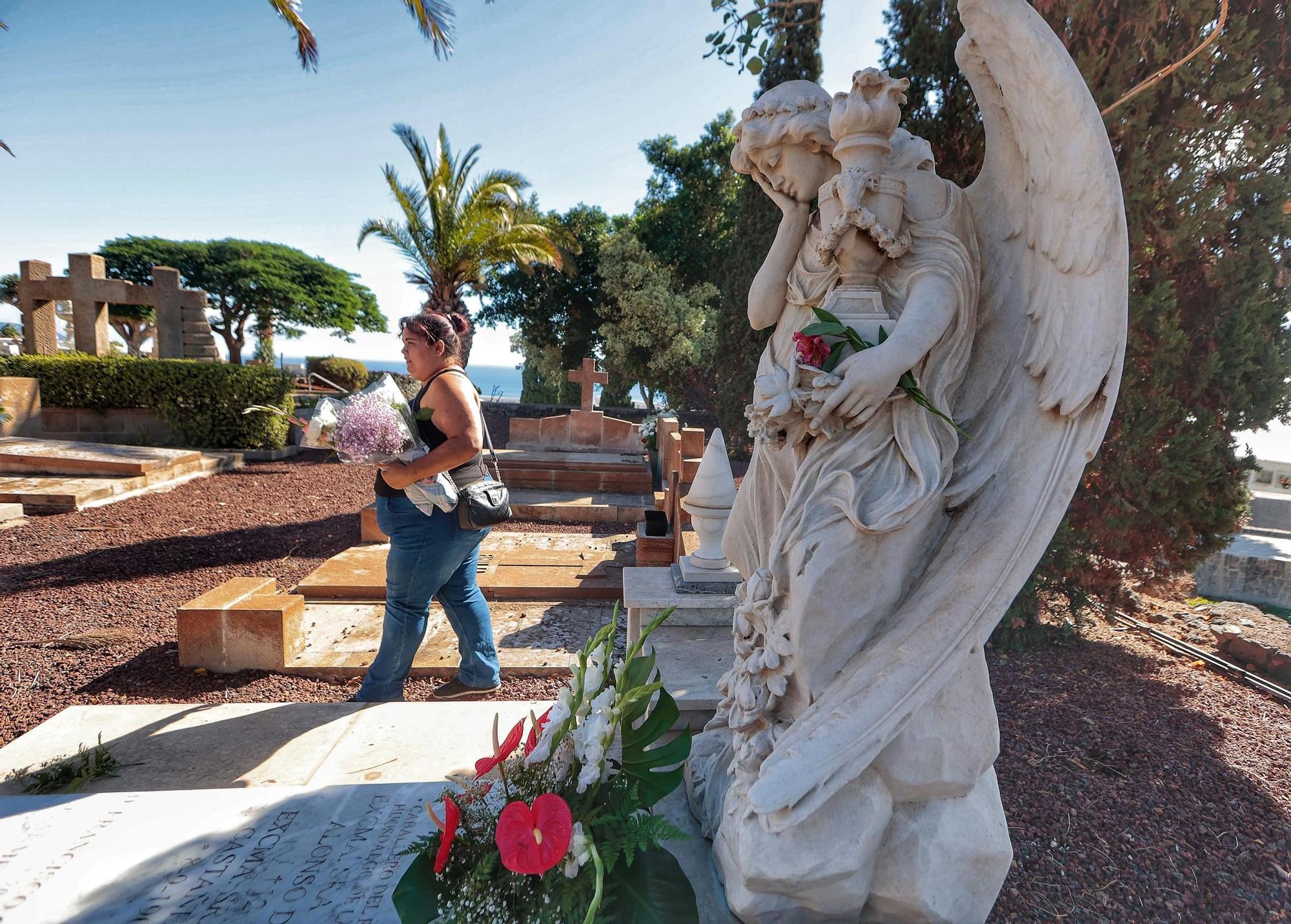 Día de Todos los Santos en el cementerio de Santa Lastenia