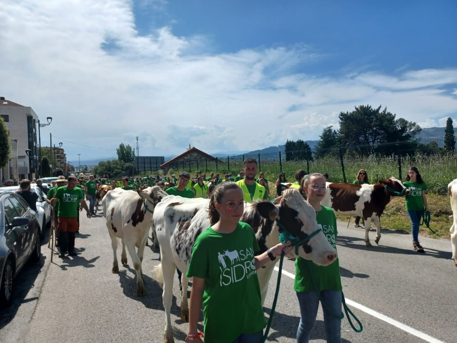 Espectáculo del campo en Llanera: el desfile de San Isidro llena las calles de la mejor tradición ganadera
