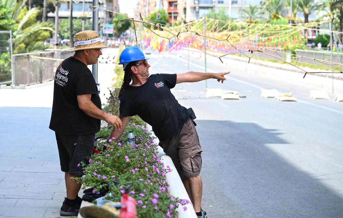 Las mejores imágenes de la mascletà de Pirotécnia La Alpujarreña en el Puente de Altamira de Elche Las mejores imágenes de la mascletà de Pirotécnia La Alpujarreña en el Puente de Altamira de Elche