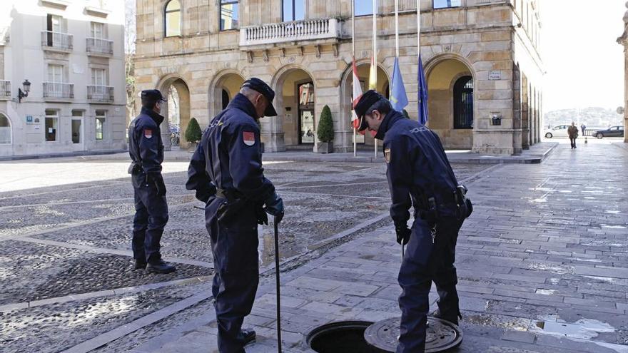 La plaza Mayor se blinda para recibir al embajador israelí