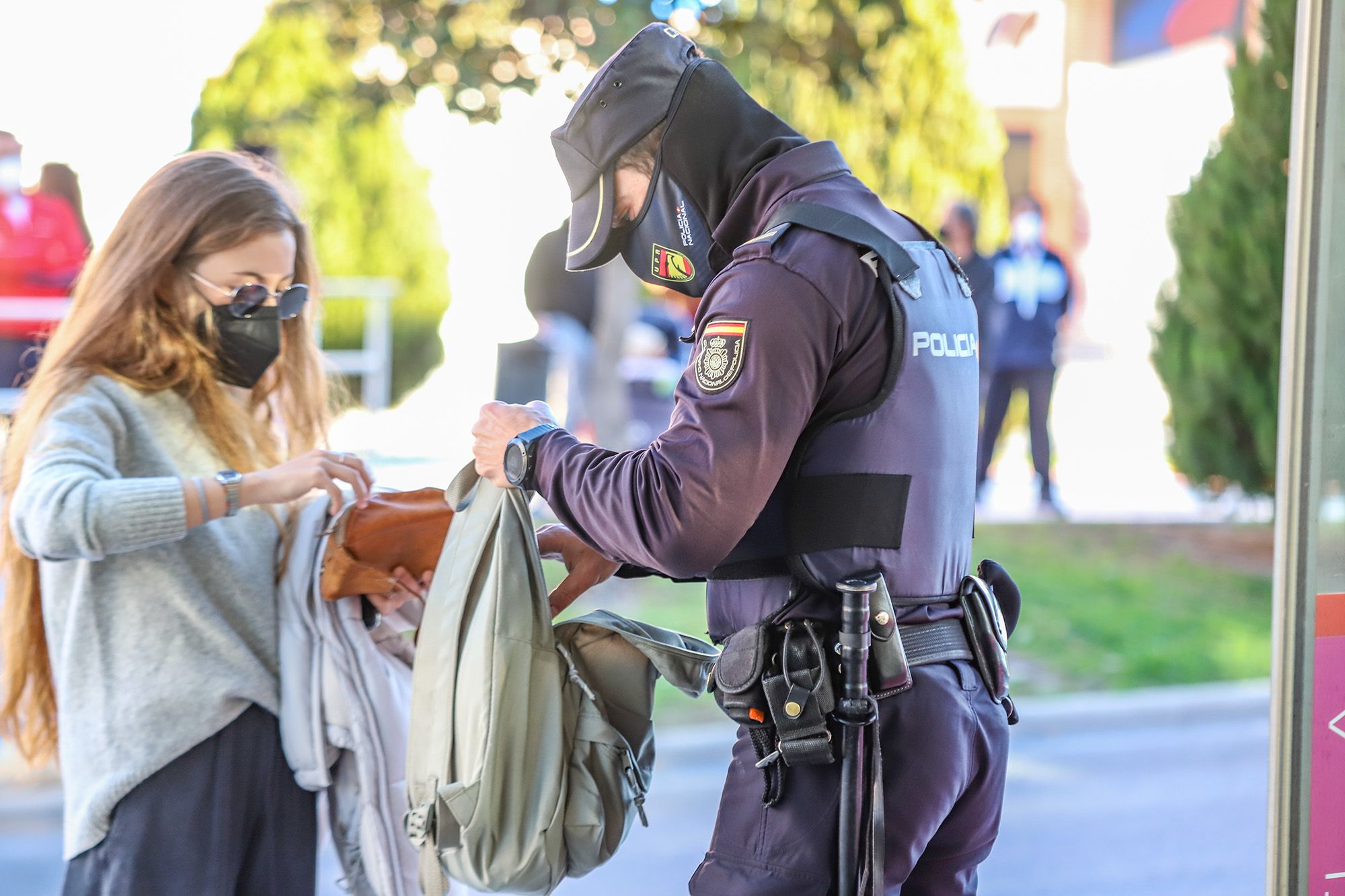 Tensión y mucha policía en Orihuela por la llegada de Pedro Sánchez para inaugurar el AVE