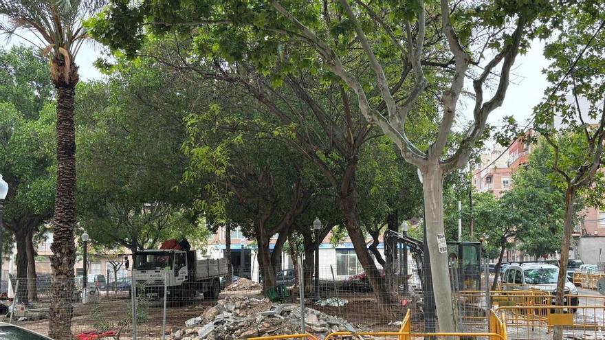 El bipartito en Elche pone el foco en la plaza Conde de Casas Rojas tras iniciar la reforma en 9 d'Octubre