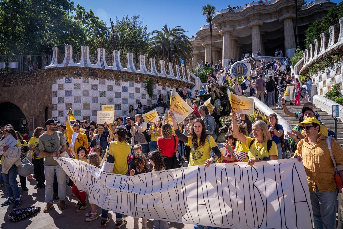 Familias de la escuela Escola Baldiri Reixac se concentrarán ante el dragón del Park Güell junto a alumnos y profesores en una acción conjunta para apoyar las movilizaciones de este mes.