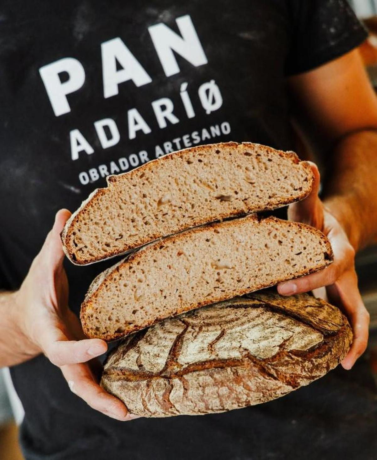 Pan de hogaza de centeno 100% integral elaborado en Panadarío.