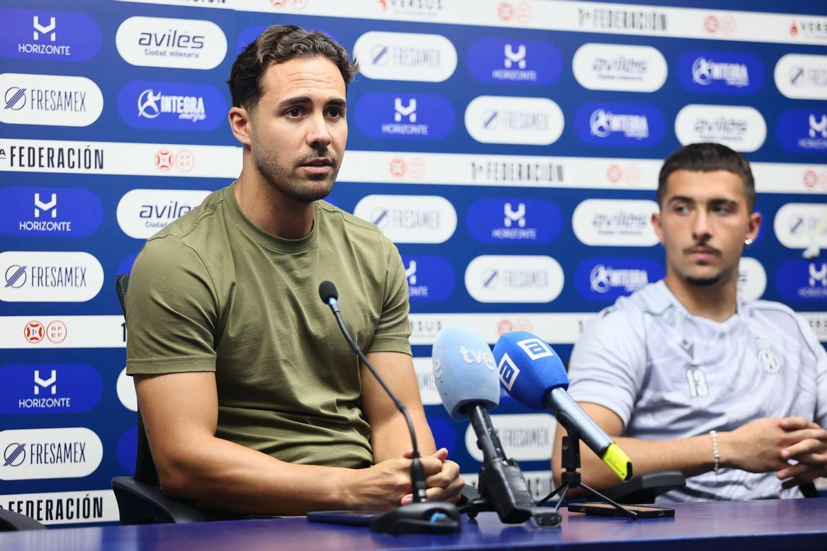 EN IMÁGENES: El Avilés presenta a tres de sus fichajes de verano, Marco Coronas, Markel Artetxe y Brais Abelenda