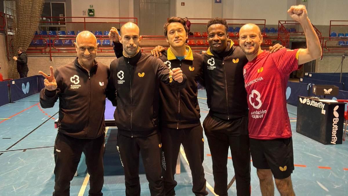 El Real Cajasur Priego celebra la victoria en su partido de la Superdivisión.