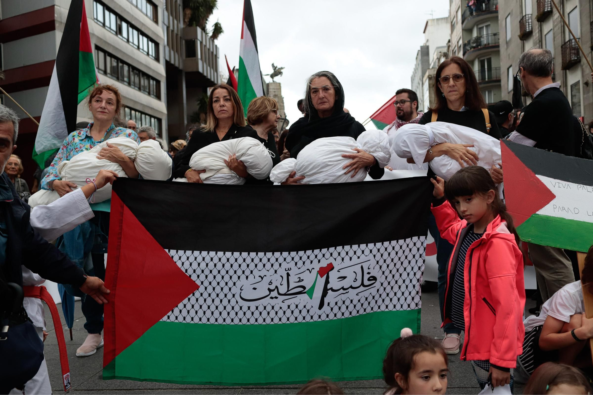 Las imágenes de la multitudinaria manifestación en Vigo contra el «genocidio» de Israel sobre Palestina