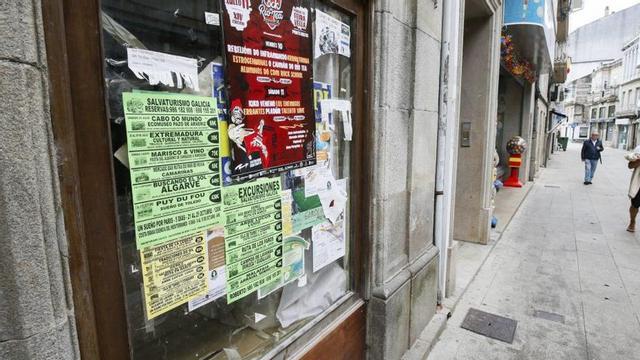 La ordenanza prohíbe pegar carteles en la vía pública sin autorización.