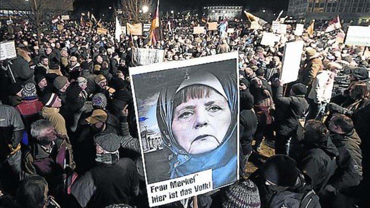 Manifestación de Pegida contra la política de Merkel sobre refugiados.