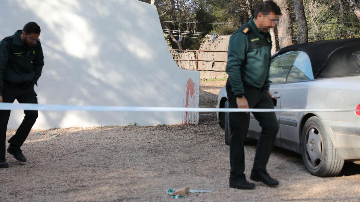 El suceso ha ocurrido en la zona de Can Miquel Martí, en Migjorn, y además de la Guardia Civil, se ha desplazado hasta el lugar una dotación de la Policía Local de la isla.