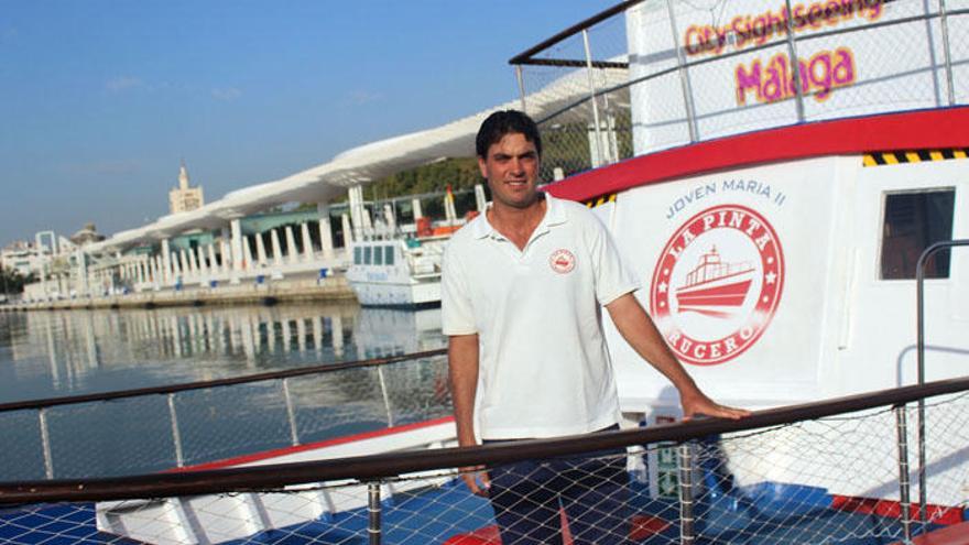 Iván Nicolás Perchante, esta semana en su lugar de trabajo, un barco turístico atracado en el Muelle Uno.