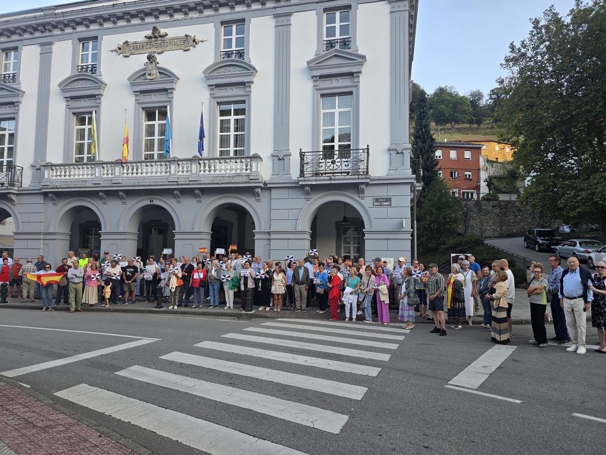 Asistentes a la concentracion de Pola de Allande.
